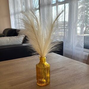 Amber Glass Vase with Pampas Grass 🌟